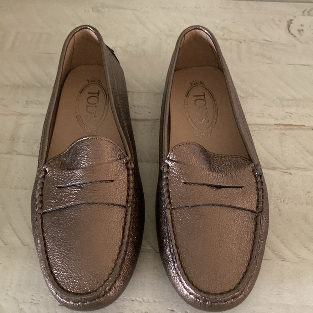 TOD’S bronze driving loafers